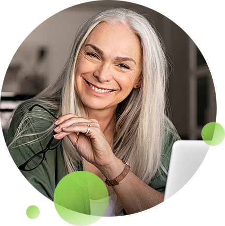 Uśmiechnięta seniorka w projekcie Senior Job 